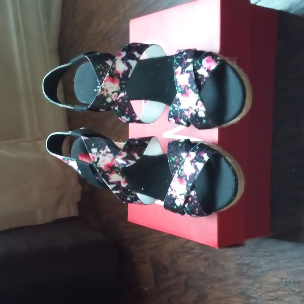 BLACK SHOES